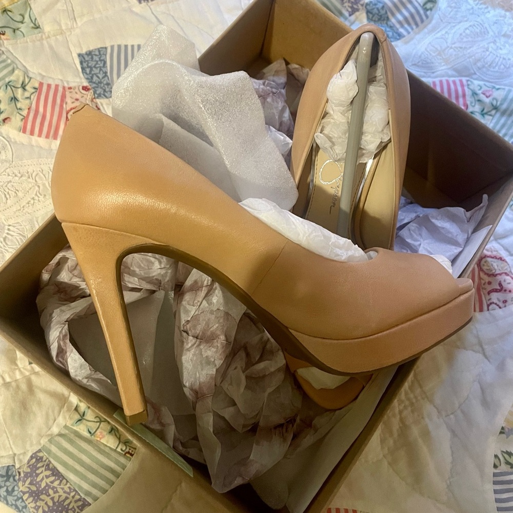 Jessica Simpson beige heels